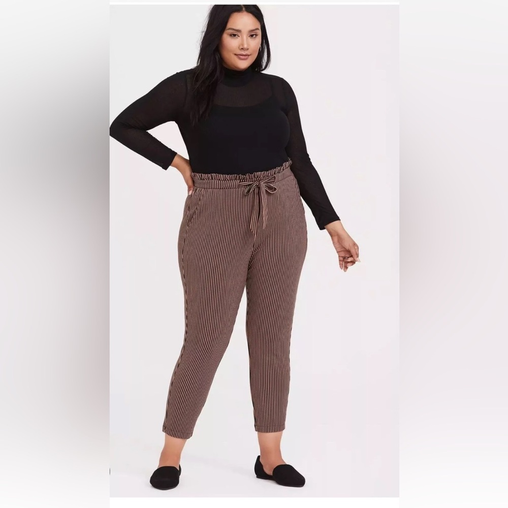 Torrid Women’s Black & Taupe Pinstripe Ponte Paperbag Waist Tapered Pant Size 1X